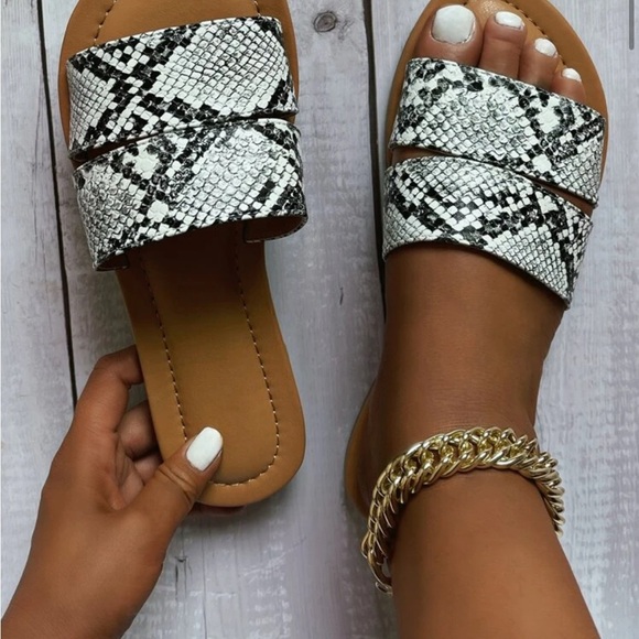 SHEIN Black and White Snakeskin Sandals - Picture 1 of 1